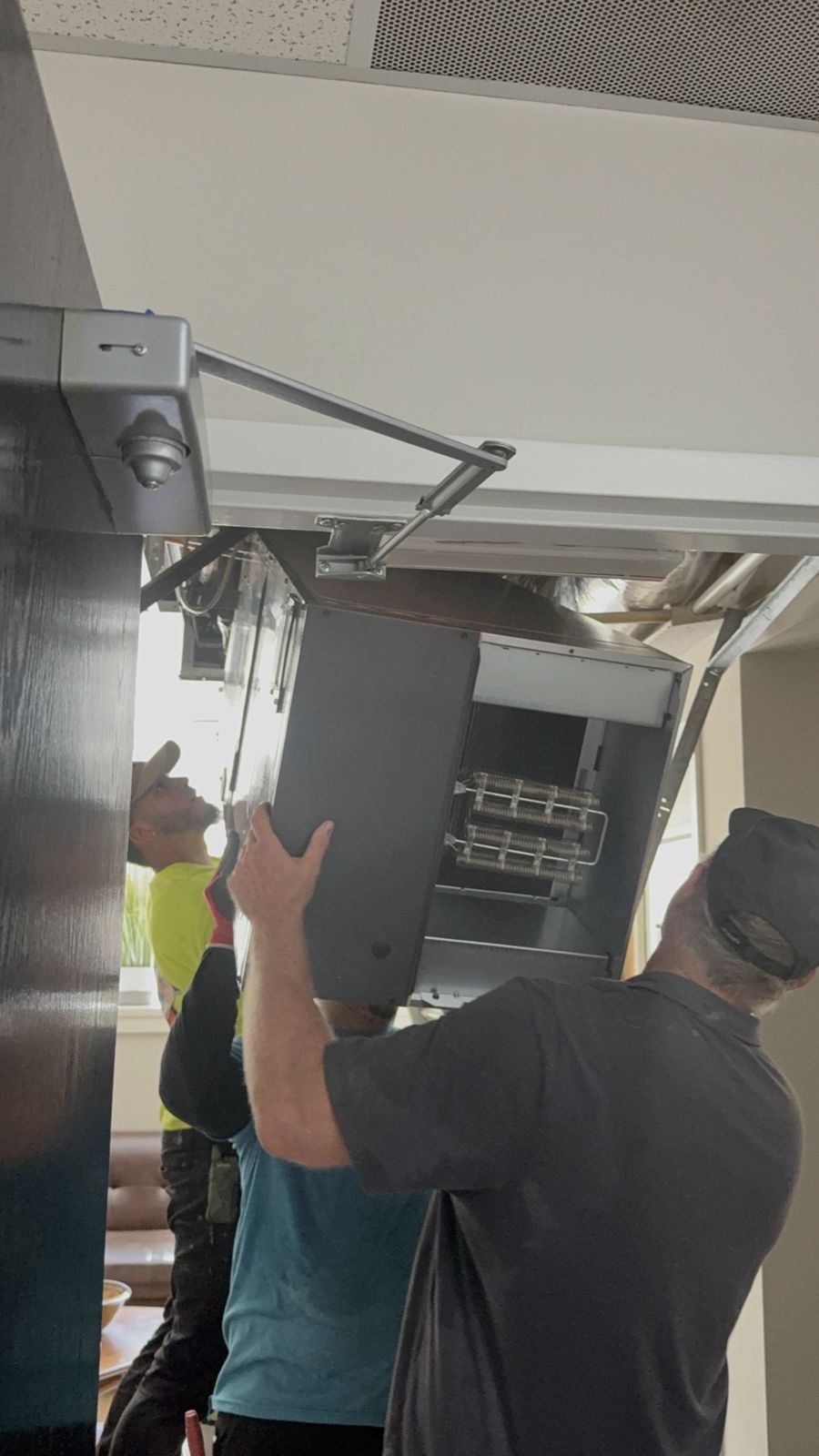 Mounting an indoor unit